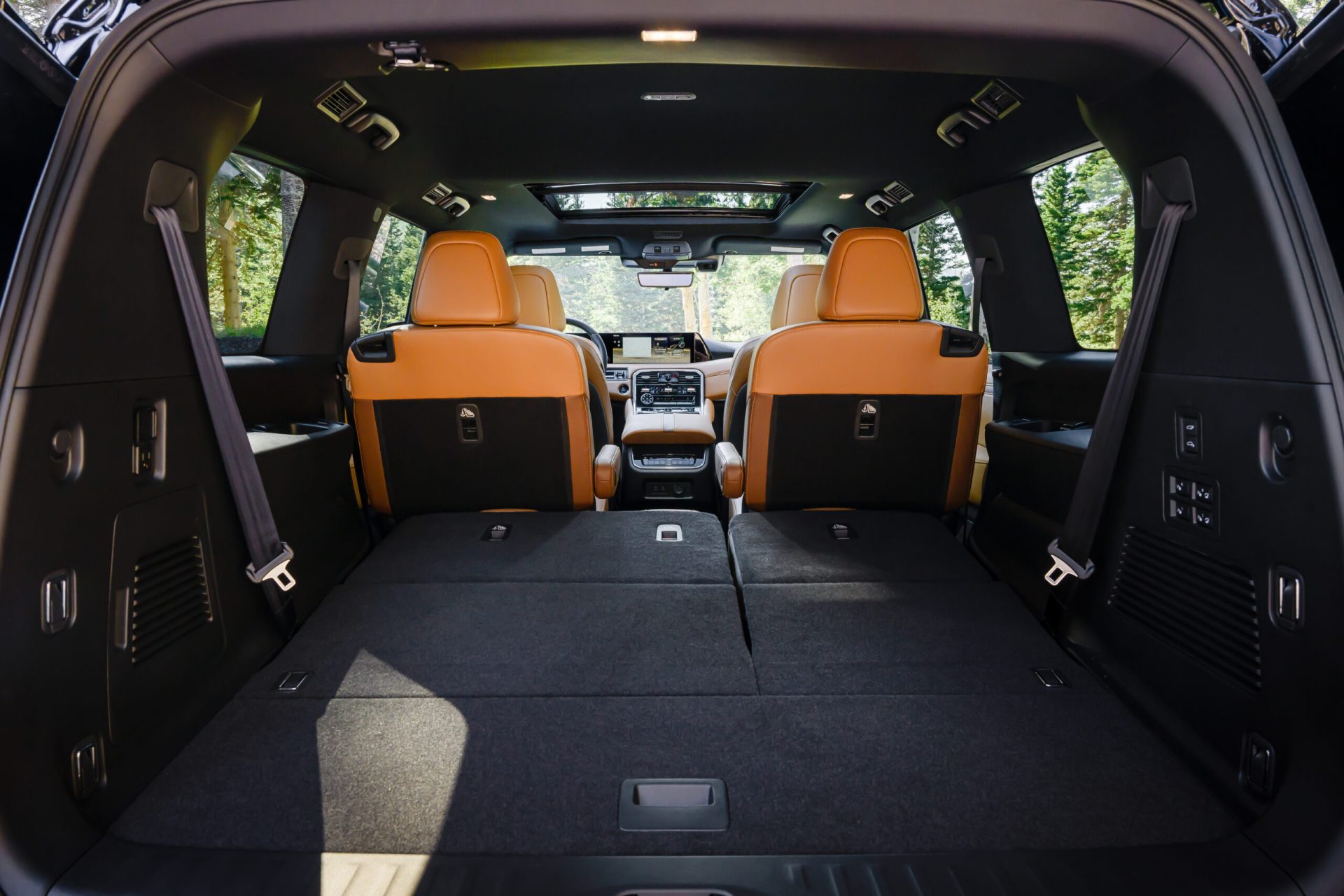 Le hayon électrique, de série sur toutes les versions, ainsi que le hayon à commande de mouvement (disponible à partir de la version Platinum), facilitent grandement l’accès à cet espace généreux.