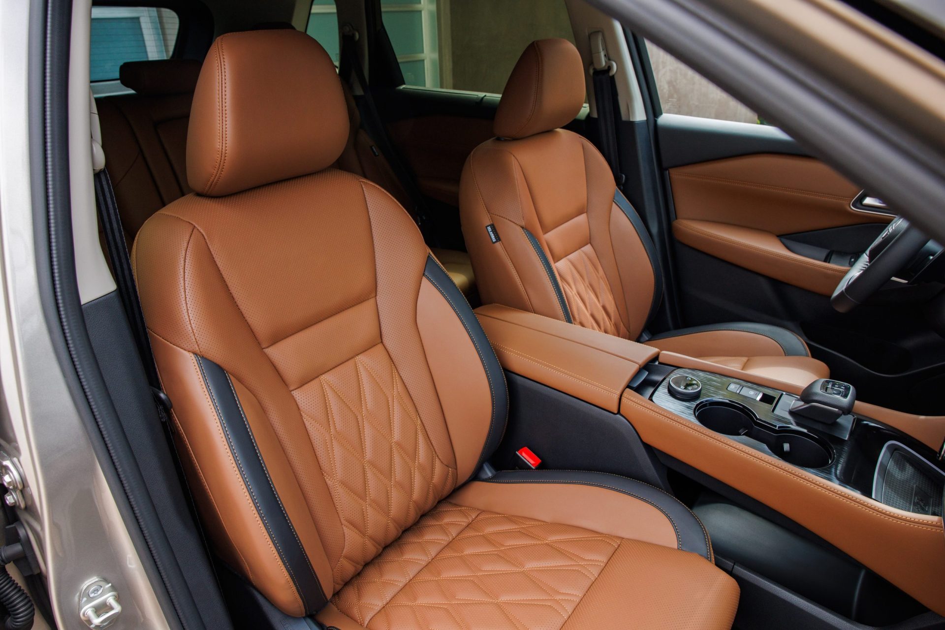 Nissan Trois-Rivieres - Rogue 2025 - détail des places avant