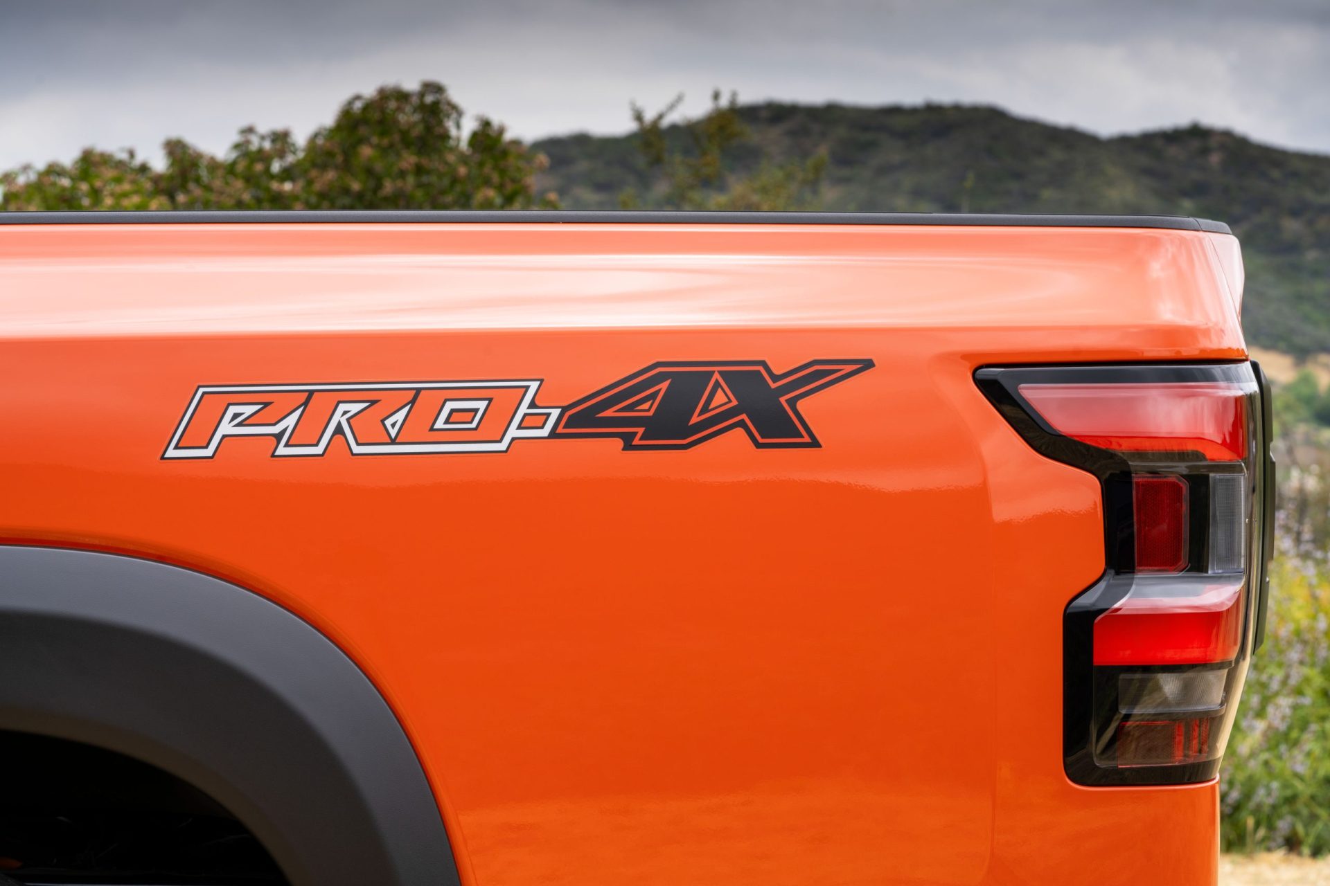 Logo Frontier Pro-4x sur la caisse