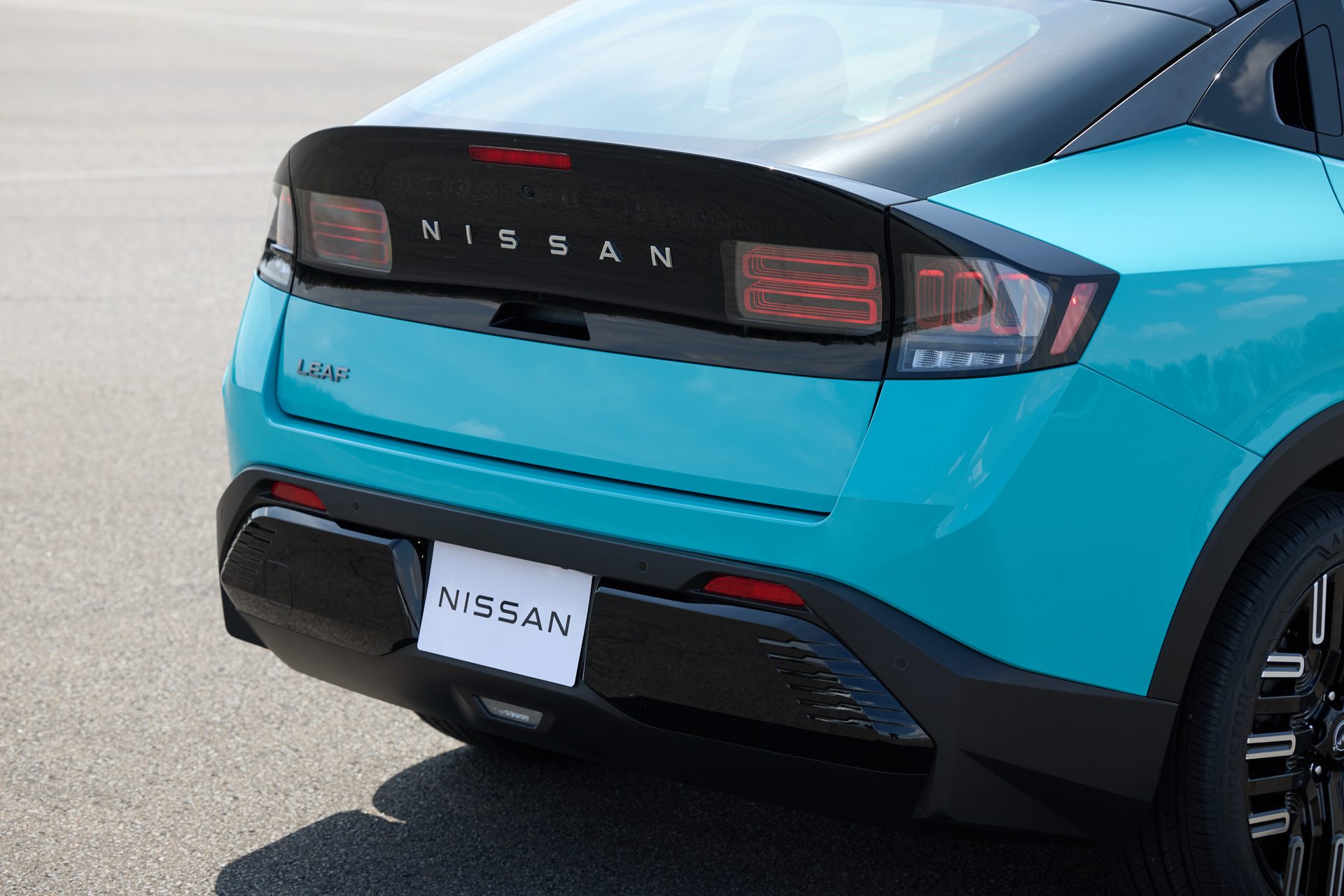 250308 All new Nissan LEAF Dynamic Pictures